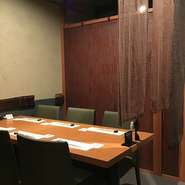 個室×２室、半個室×２室ご用意しております。ご接待に、ご会合に、、、大切な方のおもてなしにご利用ください。