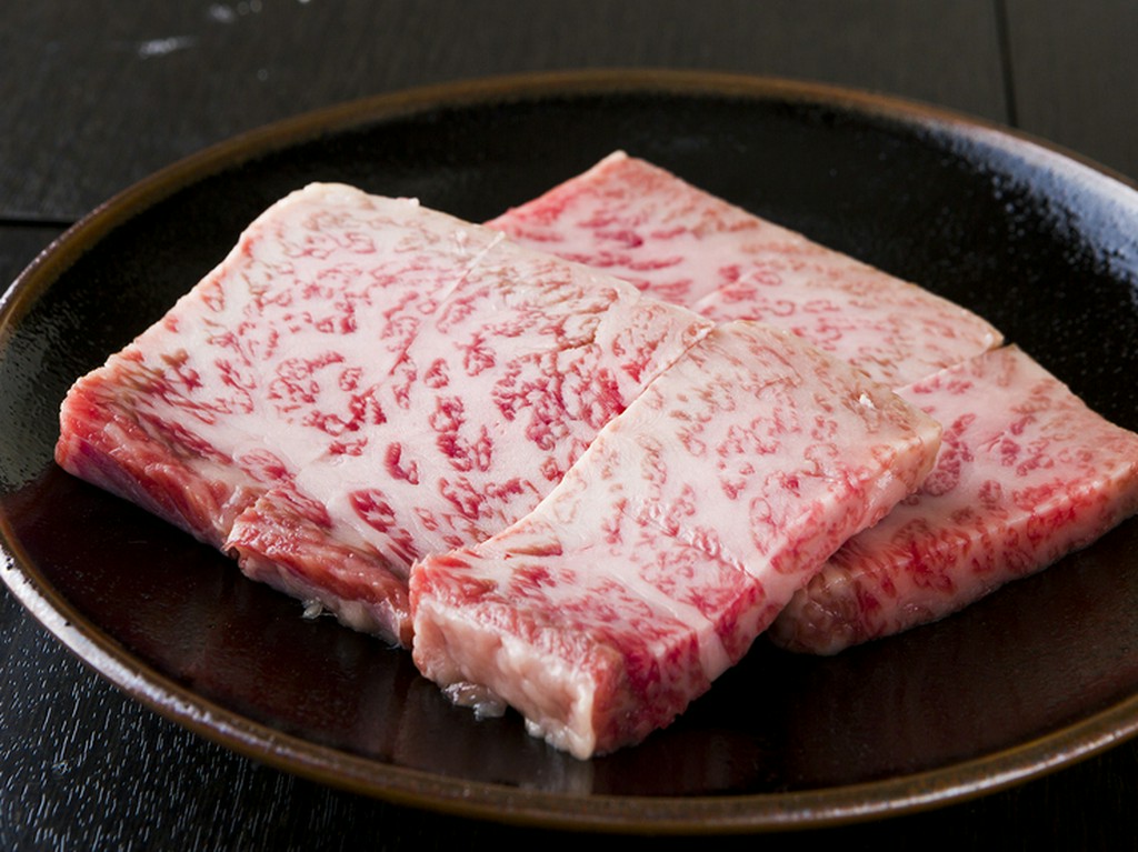 サシのインパクト大。美味しさも格別な仙台牛の『上カルビ』