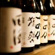 料理に合わせた純米酒50種をご用意。宮城地酒はもちろん、東北地酒、各県の銘酒も揃えています。また、予約時に相手好みの日本酒を相談すれば、店に無い日本酒でも入荷してもらえます。