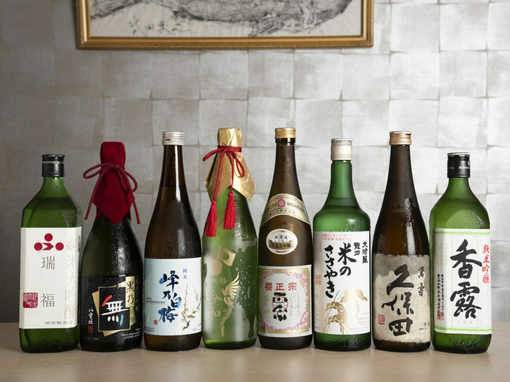 料理とのペアリングには、店主厳選の日本酒を