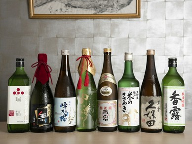 料理とのペアリングには、店主厳選の日本酒を