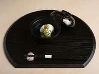 透き通った出汁の中には、季節を彩る料理が置かれています。画像は夏の椀として、具材は鱧を選択。椀の中にも、旬を見つけることが出来ます。