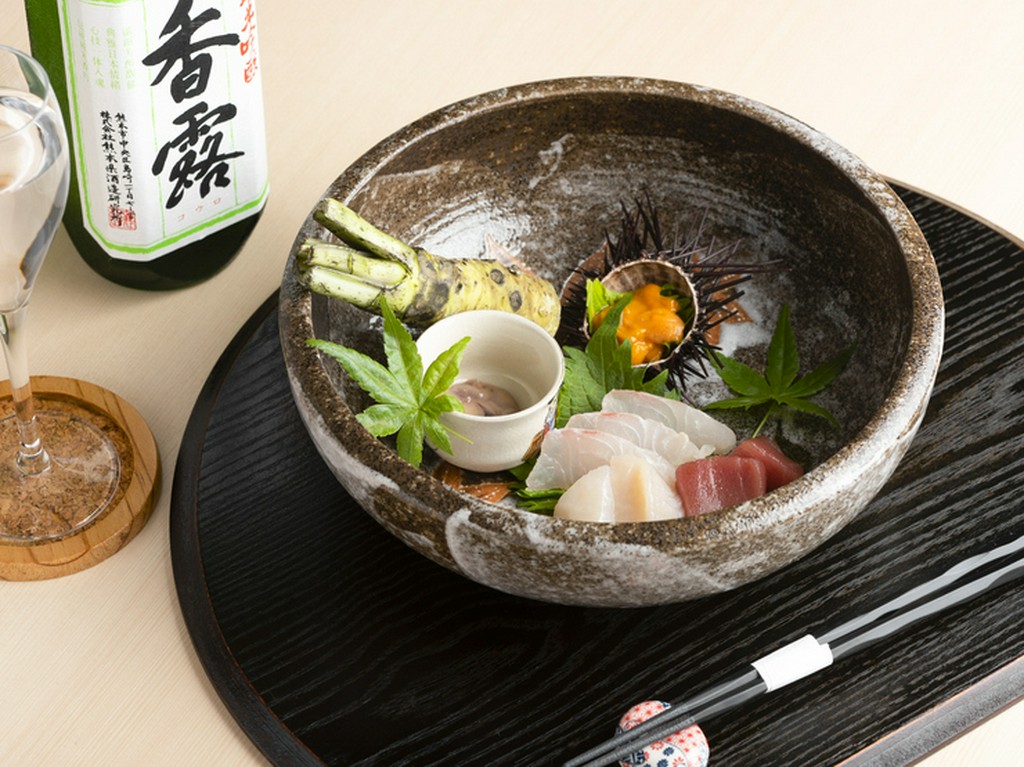 きっちりと角を立たせた魚介の旨味『お造り』