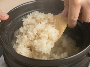 米の甘みを最大限まで引き出して炊き上げる『釜飯』