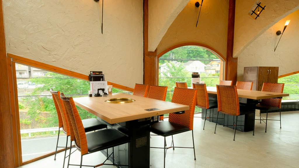 カフェのような洒落た雰囲気の店内は女性同士の集まりに好適