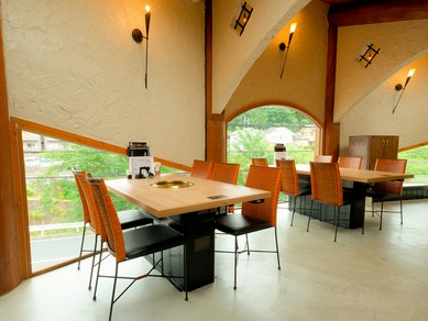 カフェのような洒落た雰囲気の店内は女性同士の集まりに好適