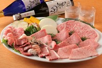 極上ハネシタ・極上カルビ・極上ヒウチ・華咲きカルビ・上骨付きカルビ・ホルモン盛り合わせ・焼き野菜盛り合わせ