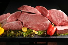 肉好きの方は必見！匠が熟練の技で切り分けた希少部位の数々を味わえる。心ゆくまでお召し上がりください。