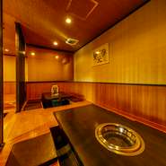 広めの落ち着いた席でくつろげるお洒落な雰囲気の店内は、カップルやご夫婦での普段使いのデートに最適です。美味しい山形牛の厳選焼肉、韓国料理の数々を堪能できます。