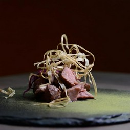 季節の食材を使ったシェフのおすすめコース