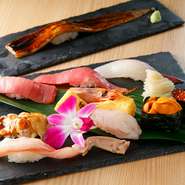 落ち着いて食事ができる空間には大人のカップルが多く訪れていますが、上質な寿司を手頃な価格で堪能できるので、若い方のデートにもオススメ。「記念日デート」にも最適です。　