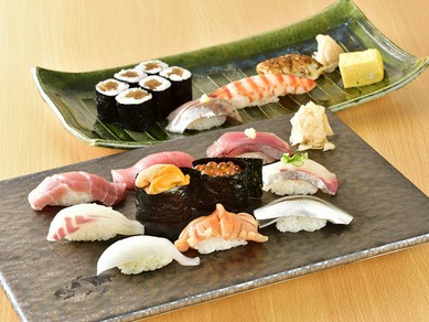 寿司は第一級、雰囲気はアットホーム。旨い握りに心から憩える