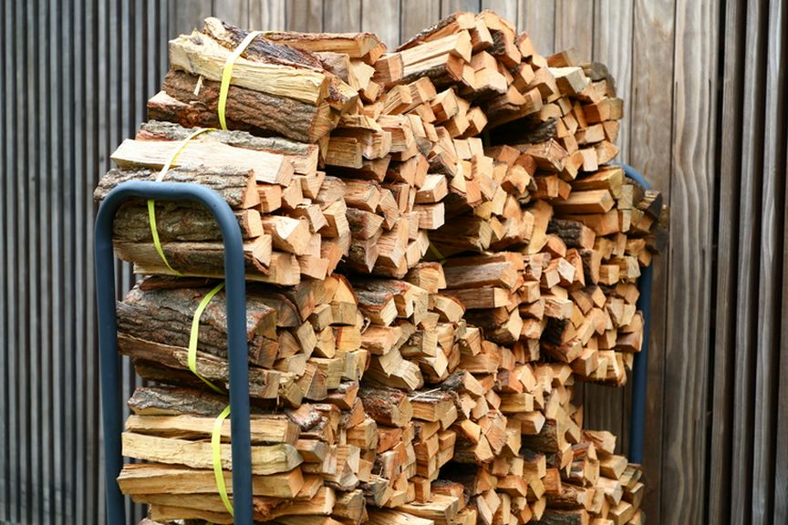 薪は西東京の間伐材を使っています