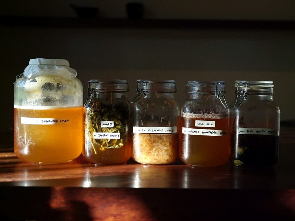 八王子で里山保全活動を行う養蜂家から分けて頂いている蜂蜜