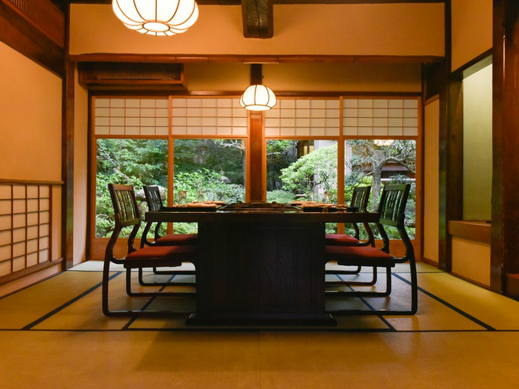 ハレの日を華やかに彩る、四季折々の料理と上質なサービス