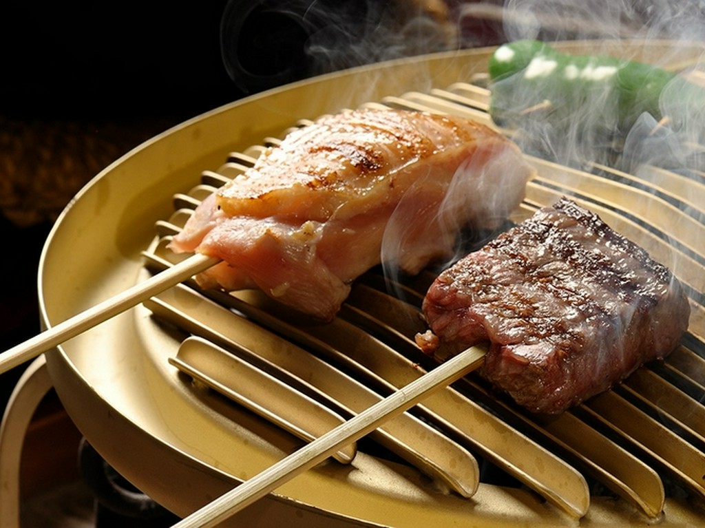 牛鶏炭火焼