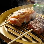 弾力に富んだ滋味深い味わいの鶏と、特選和牛を炭火焼で一度に楽しめる贅沢なコースです。