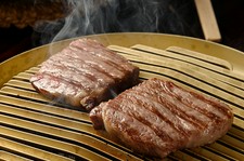 特選和牛を目の前で焼きあげる贅沢なコースです。