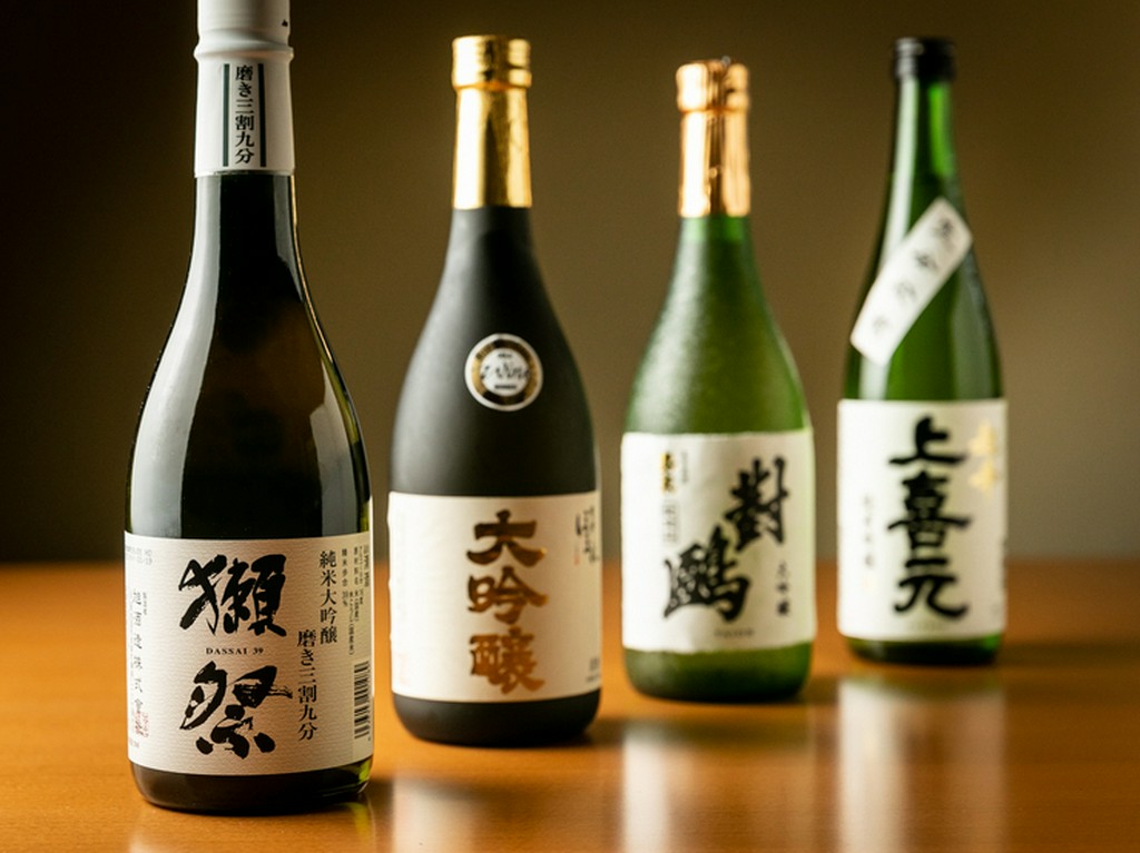 日本全国の銘酒が揃い、料理に合わせて楽しめる