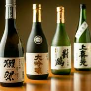 日本酒は全国の銘酒を揃えています。『獺祭』大吟醸磨き三割九分、『会津ほまれ』大吟醸、『上喜元』純米吟醸など有名な銘酒をはじめ、それ以外にも季節の日本酒が登場します。

