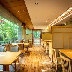 大人数でも余裕の広さ。団体なら最大70人まで利用可能