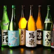季節の料理に合う日本酒がとても充実。「寫樂」「天明」「廣戸川」など酒処・福島の地酒に加え、日本各地の名蔵元のお酒を豊富に取り揃え。季節限定酒も入れ替わりで登場し、酒肴の楽しみが尽きません。