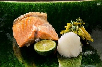絶妙な火加減で素材の旨みを頂点に導く、季節の『焼き魚』