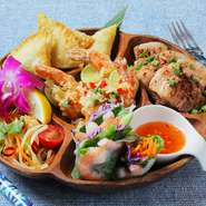 アジア5か国のいろいろなタパスが楽しめる！
（サモサ、ソムタム、フライドシュリンプのダブダブ、台湾角煮、海老と大葉の生春巻き）