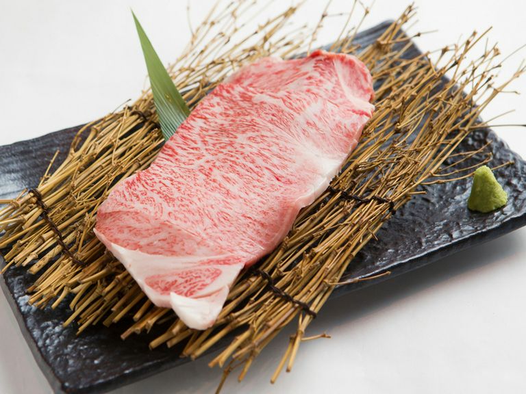 A5・A4等級ならではの、とろけるような旨みを感じる「宮崎牛」