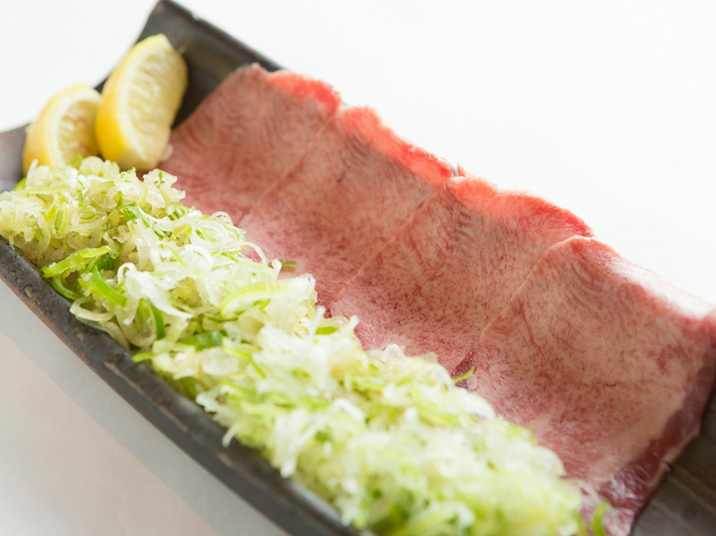 極上のカットがタンの旨みを際立たせる『上ねぎ塩タン』