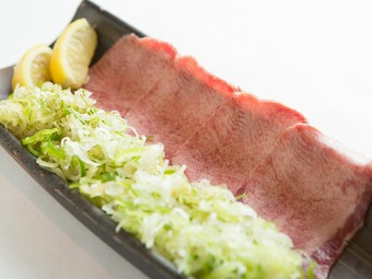 極上のカットがタンの旨みを際立たせる『上ねぎ塩タン』