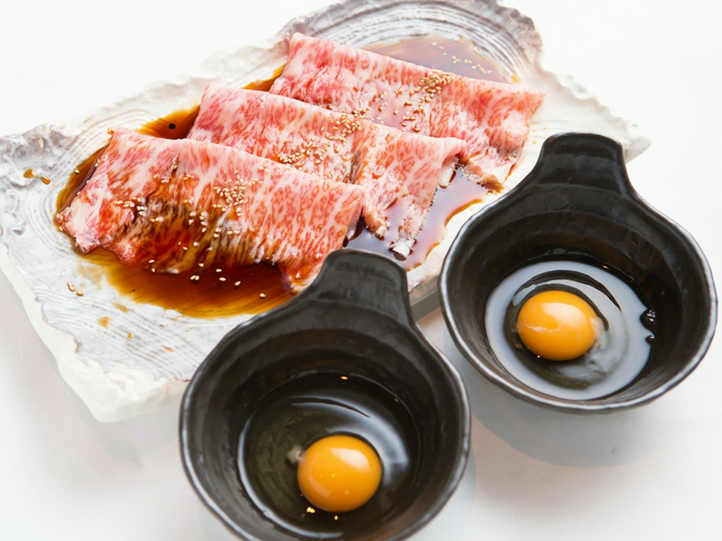 口に含んだ瞬間、とろける美味しさが一杯に広がる『特上ロースの焼きすき（2枚）』