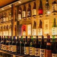 『獺祭』や『十四代』『新政』など全国から厳選された日本酒が多数取り揃えられています。通常では仕入れにくい日本酒もラインナップされているので、日本酒好きにはたまりません！
