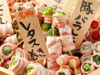 毎日丁寧に仕込み。味はもとより見た目も可愛い、博多の名物串料理『野菜巻き串』