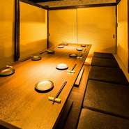 程よいサイズのお部屋は会社の宴会やパーティー、打ち上げなど様々な用途でしっかり充実した時間をサポートいたします。宴会プランのご相談などお気軽にお電話ください。