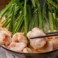 料理長こだわりの豚肉は、鹿児島の大自然で育てられた「霧島高原ロイヤルポーク」です。また鶏肉は国産、野菜は市場から直送するので新鮮そのもの。舌で季節を感じることができます。