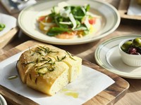 4pc：1,078円／6pc：1,298円
シンプルな味付けはワインや料理にも良く合います
《おすすめ》