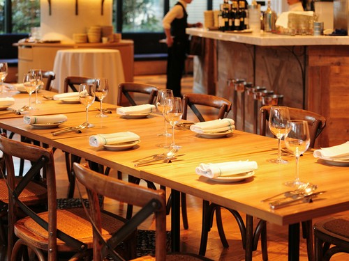 コース料理は2名様～。少人数から大規模なパーティーまで可能