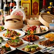 中国国家資格の特級厨師を持ち、四川料理の名シェフにも選ばれた楊聡料理長。名店が多く軒を連ねる界隈でも、唯一無二の味を堪能できます。高い技術から生み出される本格四川料理はどれも絶品。