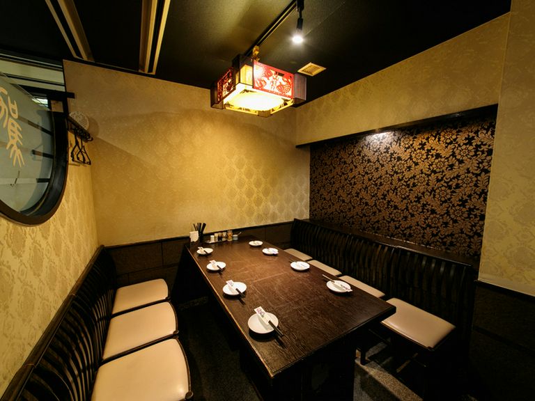 旨み・辛みなど魅力溢れる料理に舌鼓を打つ会食に