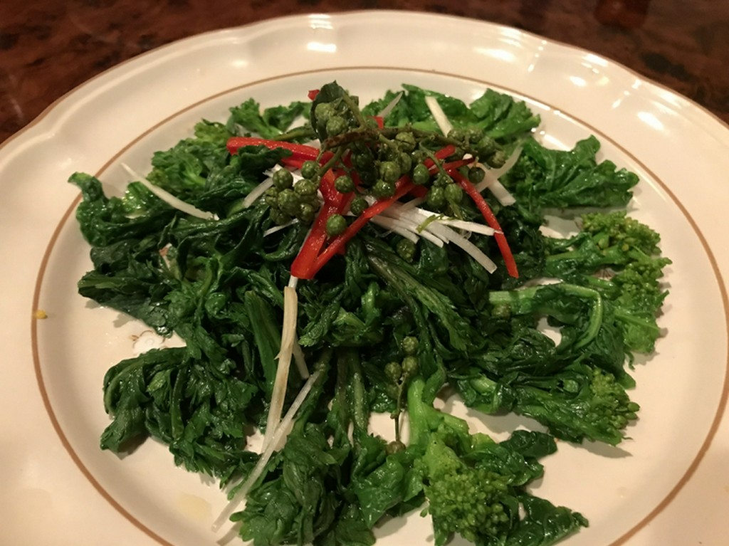 辛くない四川料理コースでは季節の野菜が多様な味で楽しめます！