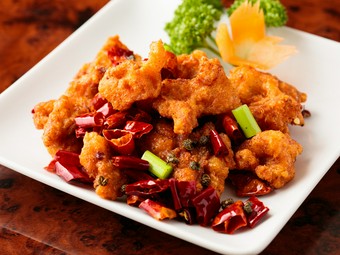 程よい辛さと香りが食欲を刺激する『鶏肉の唐辛子炒め』