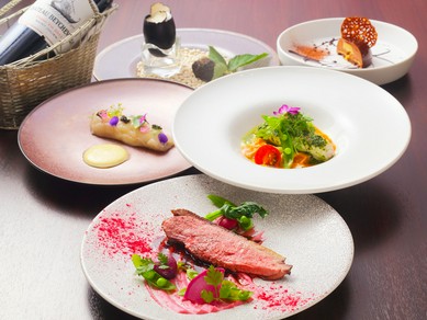 ワインはソムリエがセレクトし幅広くラインナップ