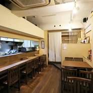 オフィス街の中にあり、アクセスも抜群。料理が美味しいのはもちろんのこと、店主・飯田氏の朗らかな人柄も相まって、和やかな空気感が漂います。親交を深めたい時の接待など、ビジネスのシーンにもぴったりです。