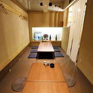 すだれで仕切られた半個室も完備。貸切りにも対応してくれるので、気軽に相談してみても良さそう。最大12名まで入れるので、気心の知れた仲間との食事会や、ちょっとした宴会にもおすすめです。