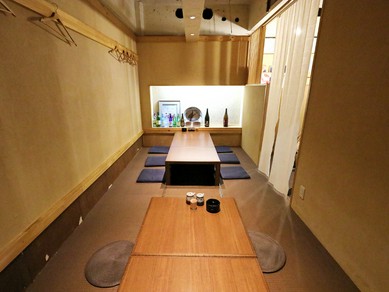 店の奥にある半個室で、ゆっくりくつろぎながら食事を堪能