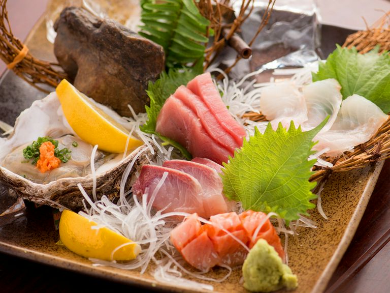 新鮮な旬の魚介を堪能する『刺身盛合せ　松』