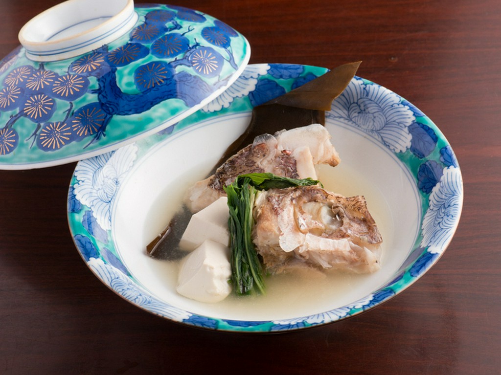 素材本来の味わいを髄まで堪能できる『鯛の骨蒸し』