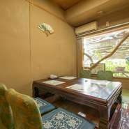 落ち着いた完全個室は、接待や会食はもちろん、両家顔合わせや結納など人生の節目にも最適。会席料理で四季を味わいながら過ごす、和やかなひと時。料理内容の相談もでき、利用シーンにふさわしい食事を楽しめます。