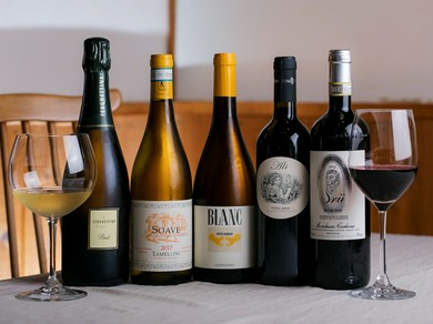 イタリア各地域のワインを厳選して品揃え